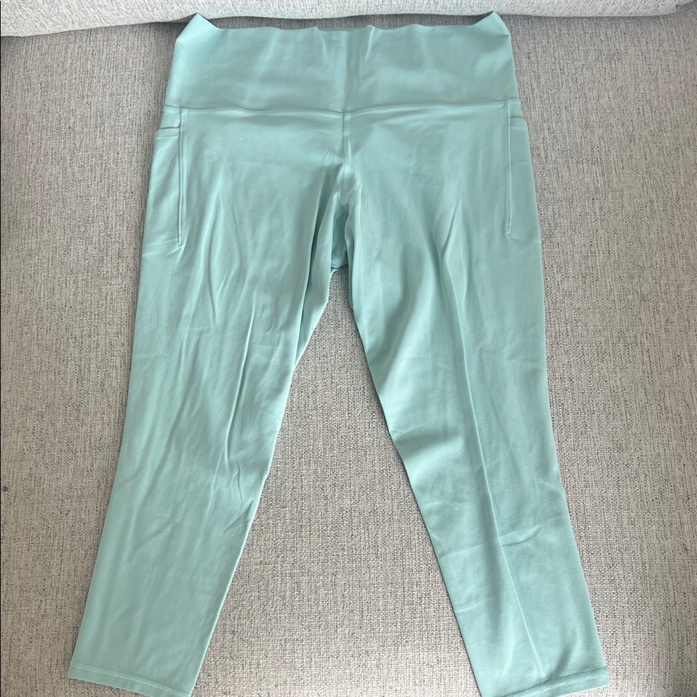 Athleta Light Green Salutation Stash Pocket 7/8 Leggings